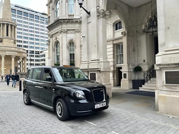 Explore the Best Taxi Service in London for Tourists and Business Travellers